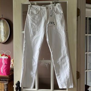 Zara White cotton studded jeans. High Rise and cropped leg.